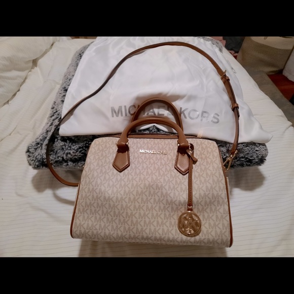 Authentic leather Michael Kors bag w/ dust bag - Picture 1 of 1